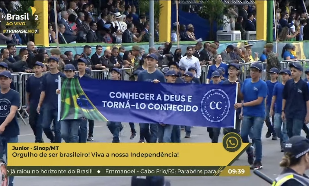 Militares se submetem a tratores
