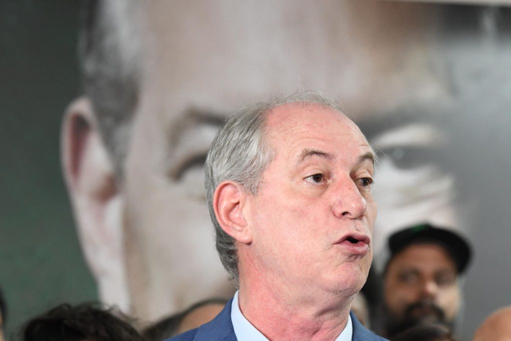 Bolsonaro nas mãos de Ciro
