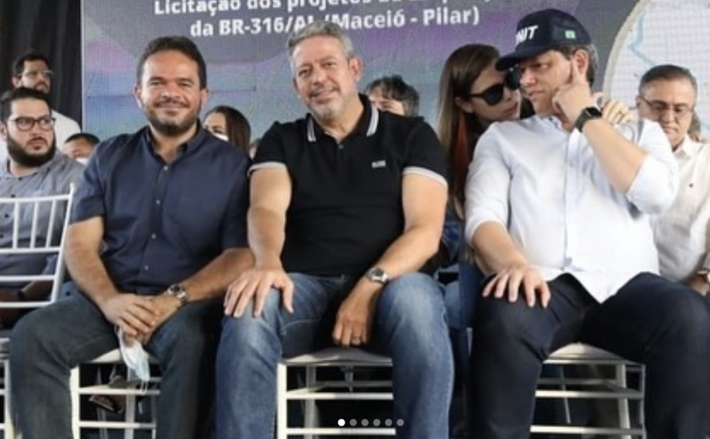 A culpa é dele; não, dele
