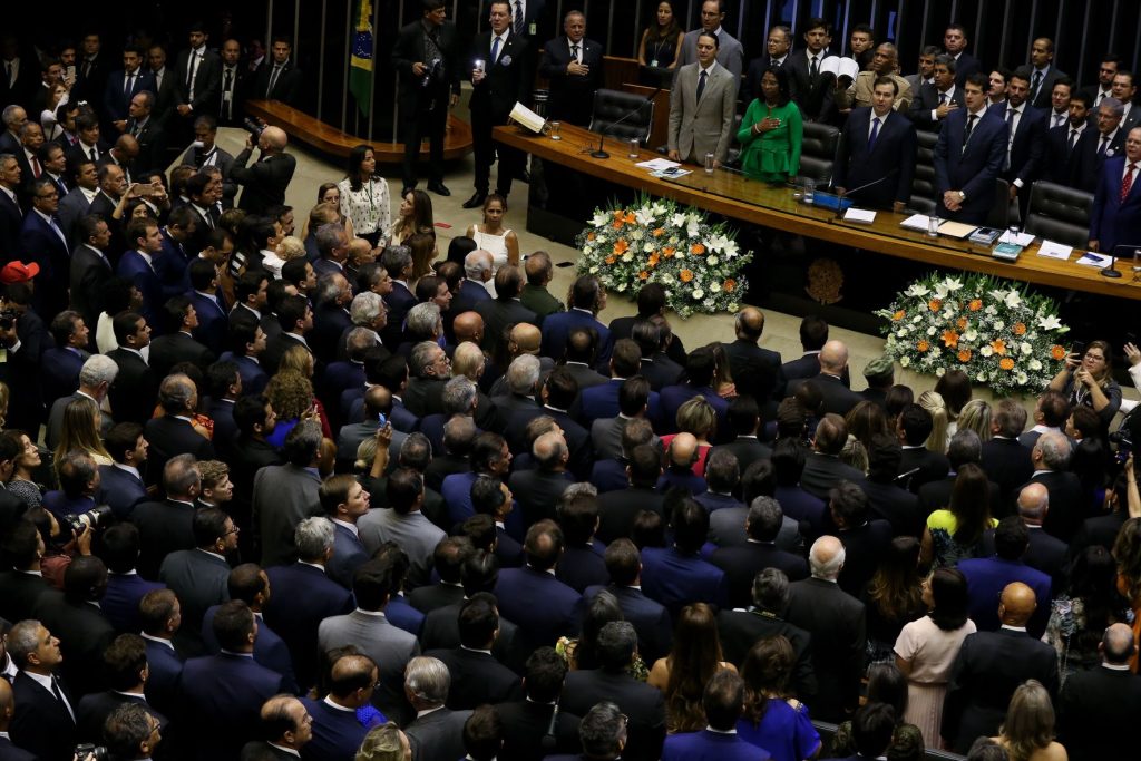 Mais armas e motosserra