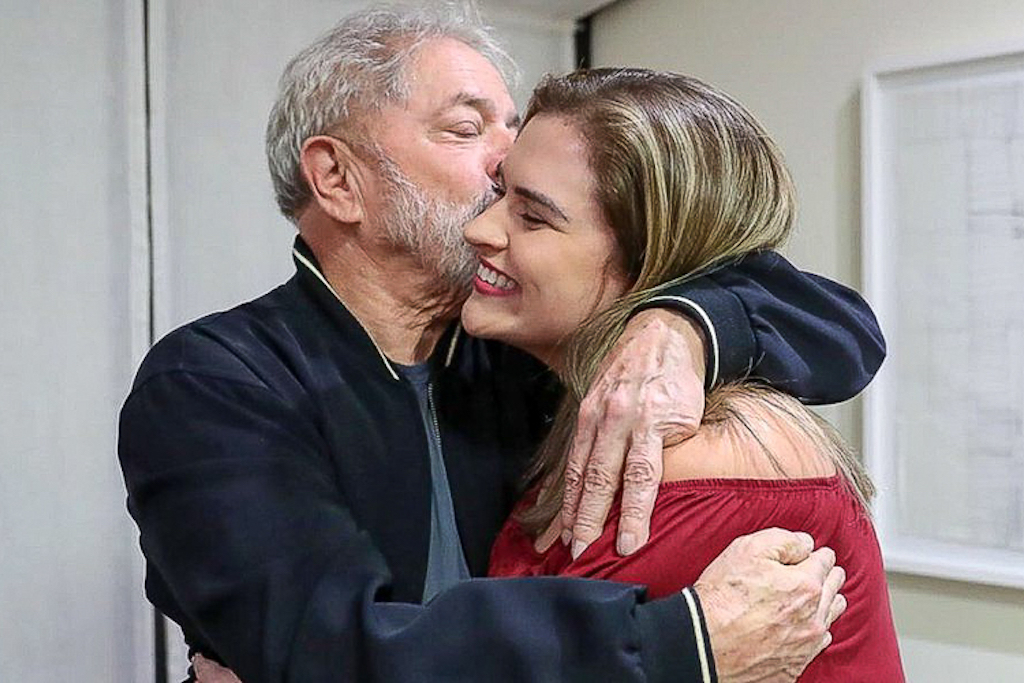 Longe de Marília
