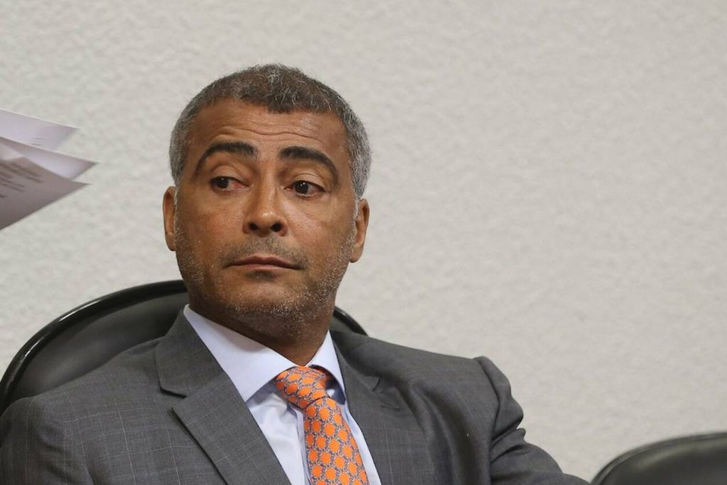 Romário troca o Podemos pelo PL