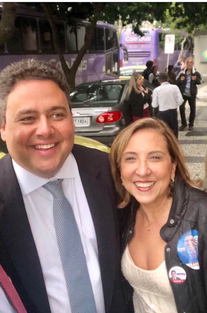 A amizade de Felipe Santa Cruz e uma advogada presa