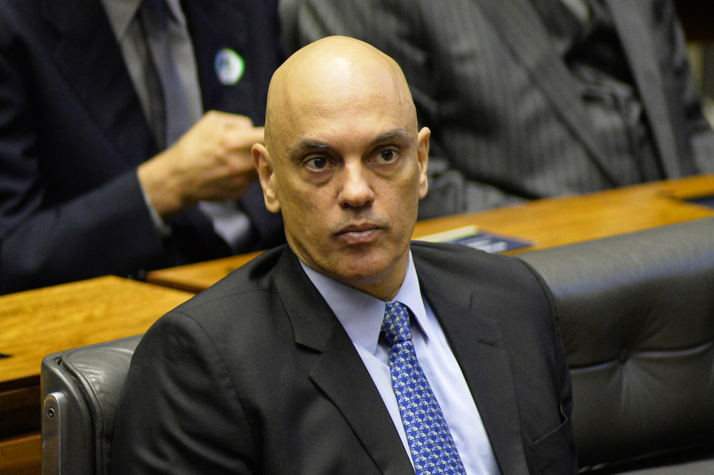 Aras enfrenta Moraes