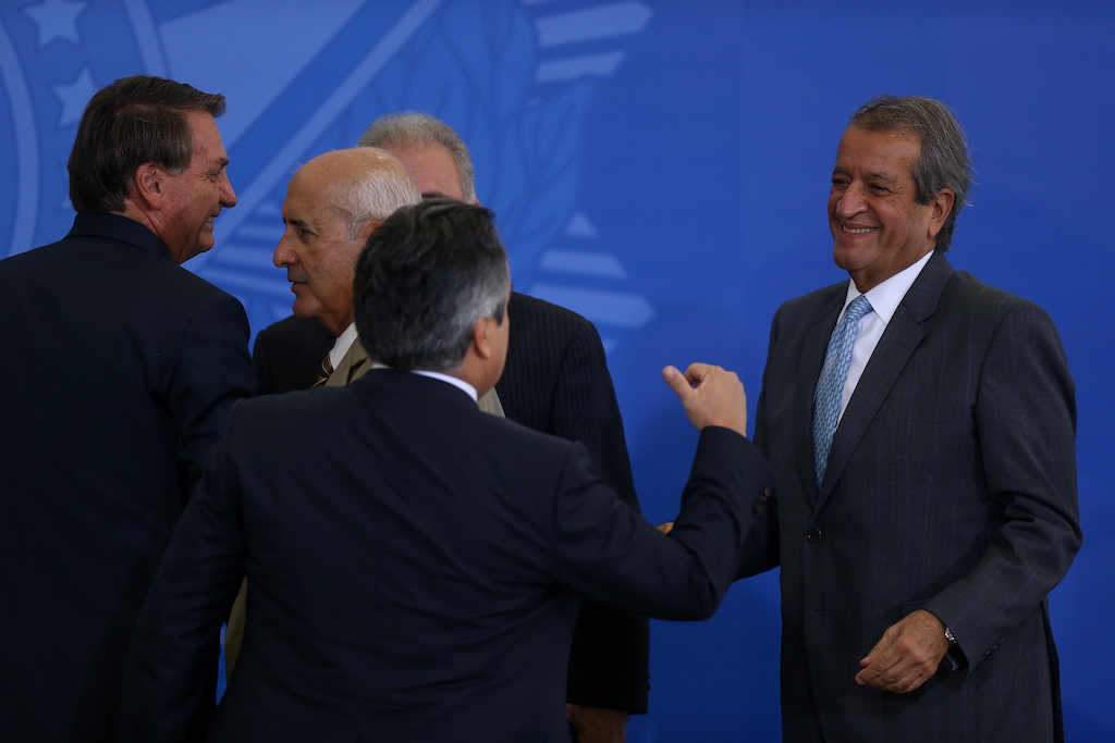 Valdemar e Ciro evitam o golpe
