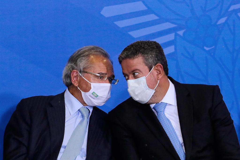 Lira e Bolsonaro em lados opostos sobre o reajuste para militares e polícia na PEC Emergencial