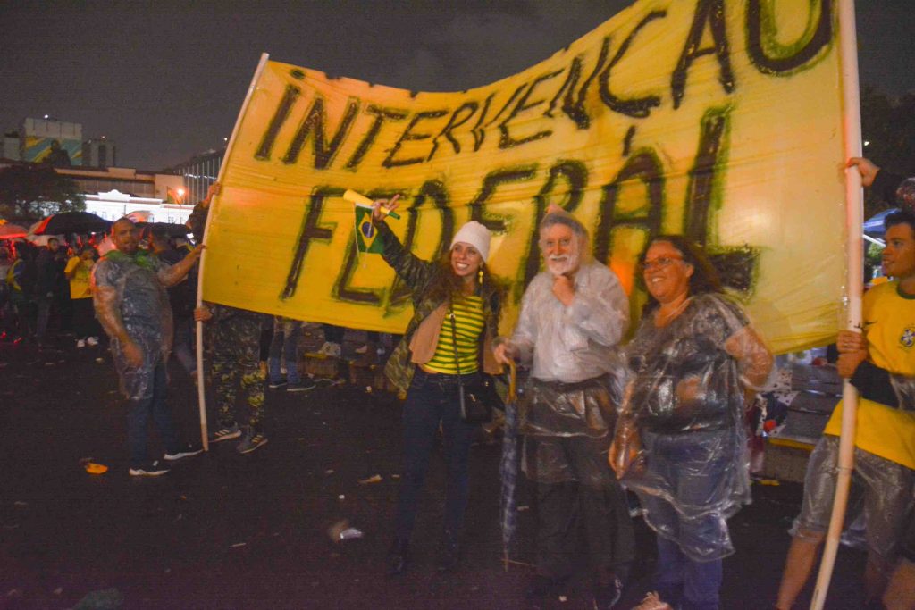 Vão sair na marra