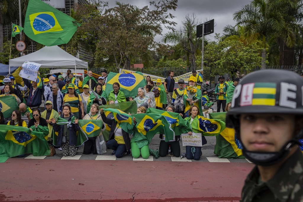 Só falta o quartel