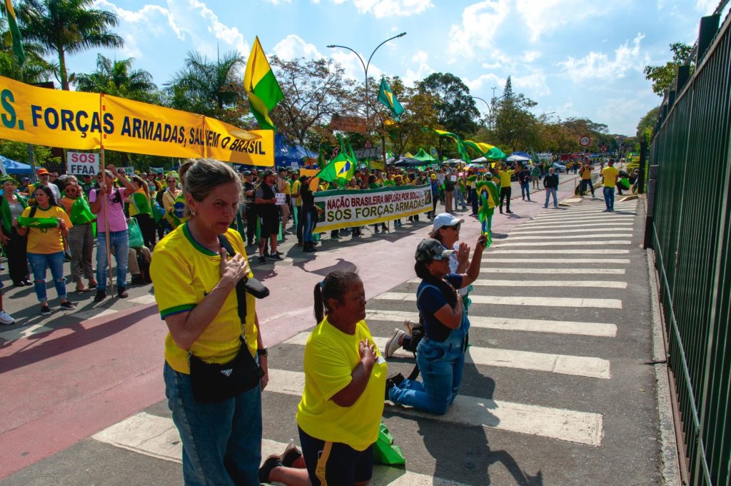 Militares voltam ao relatório