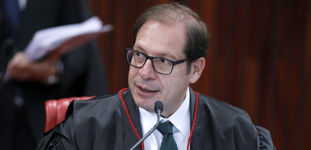 Um Salomão, duas decisões