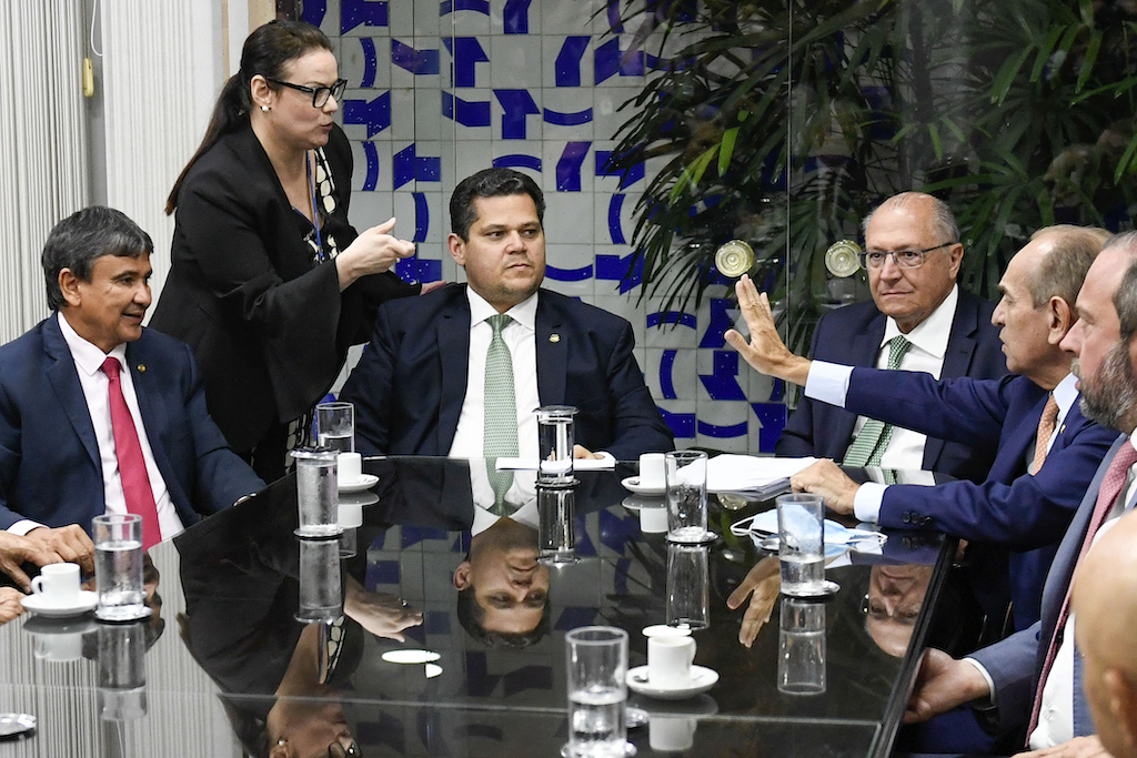 Alcolumbre quer protagonismo