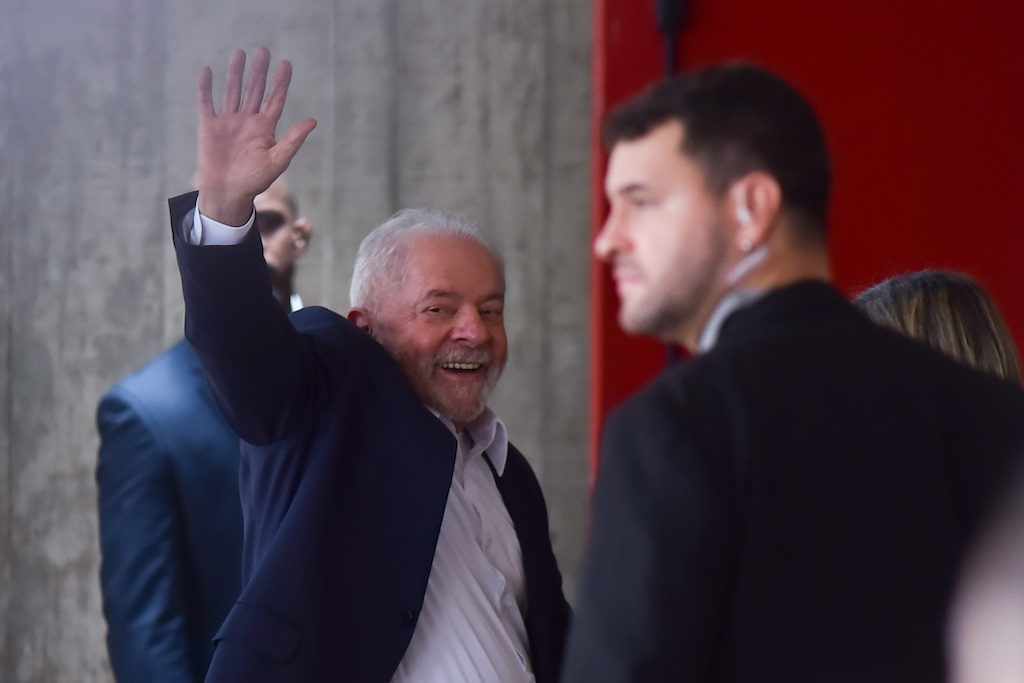 Lula vai negociar extra teto