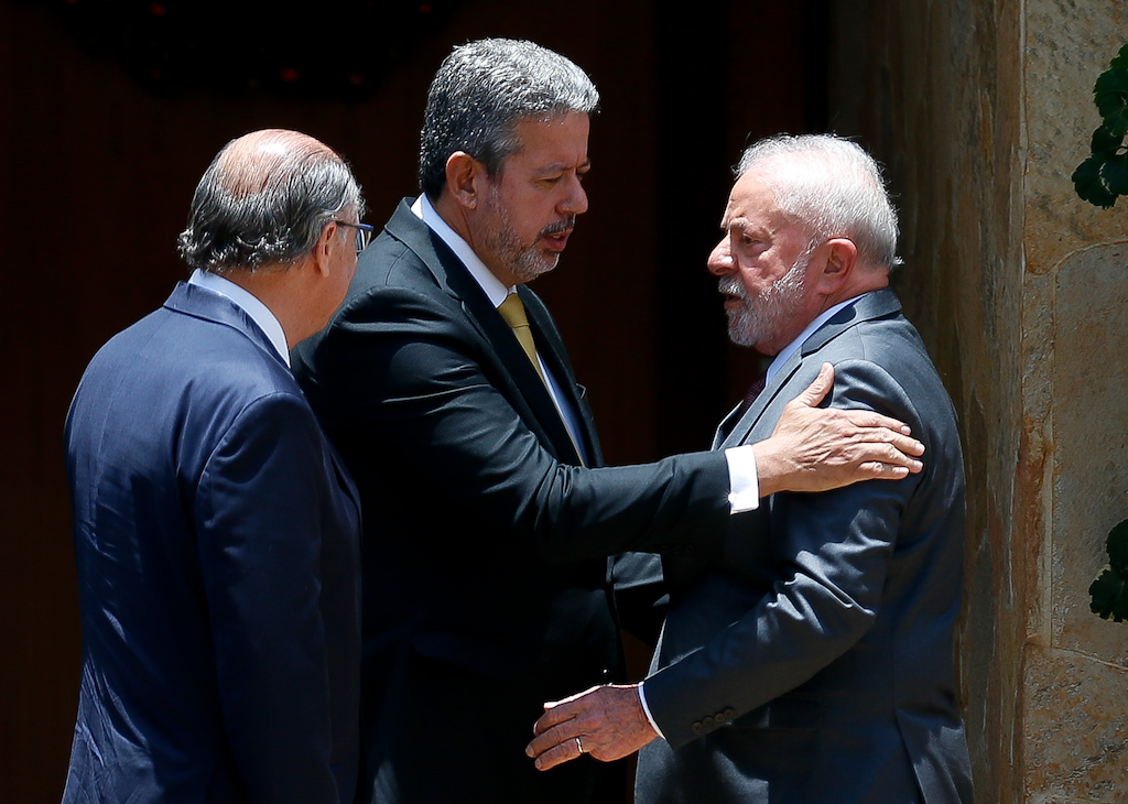 Vem aí o apoio de Lula a Lira