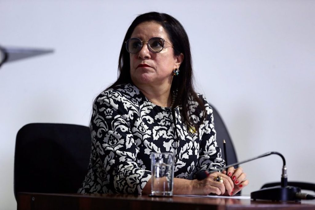 A articulação contra Beth Guedes