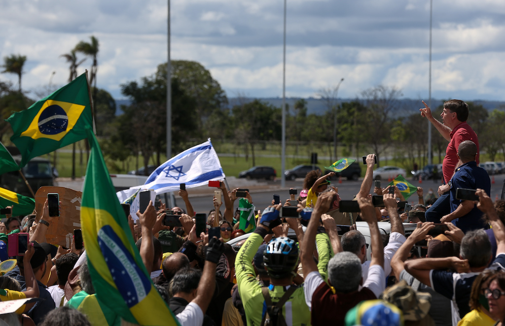 Fala de Bolsonaro sobre ditadura e “meu exército” incomoda comandantes