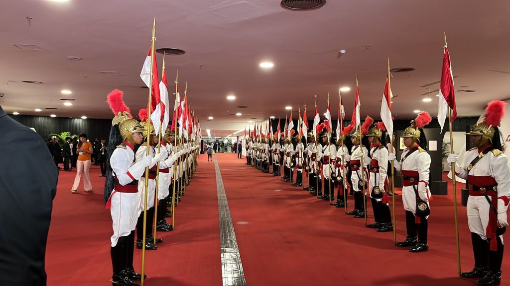 Até os militares foram