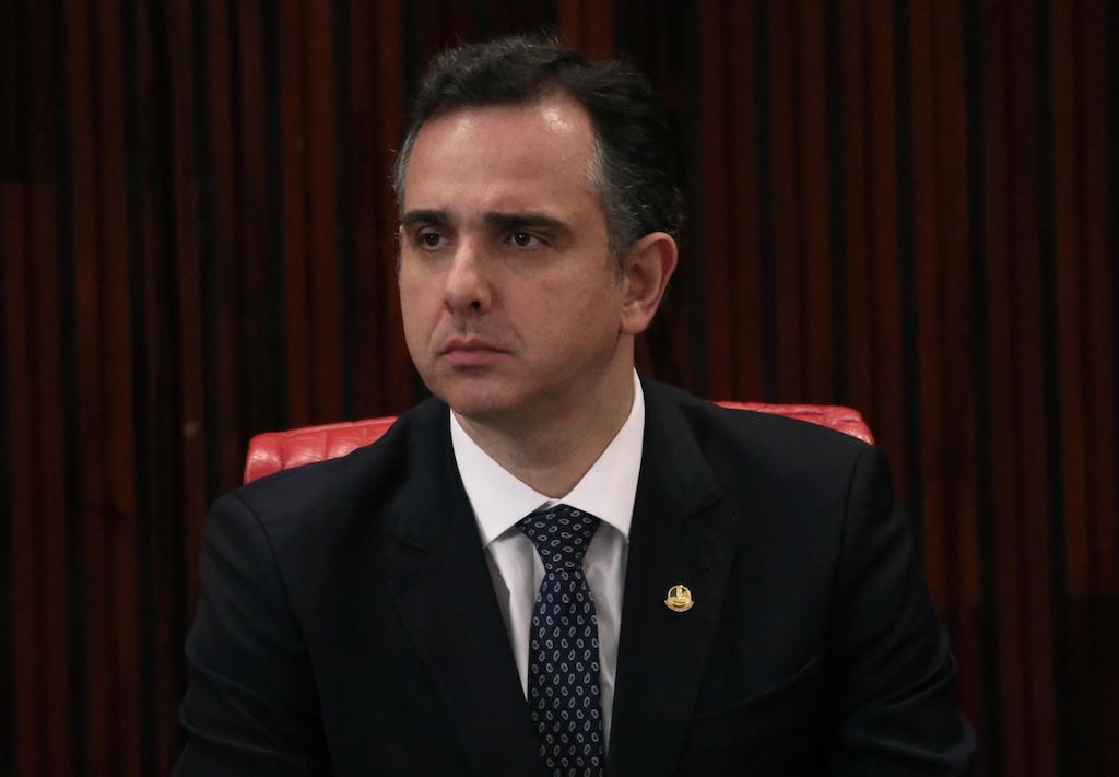Abre o olho, Pacheco