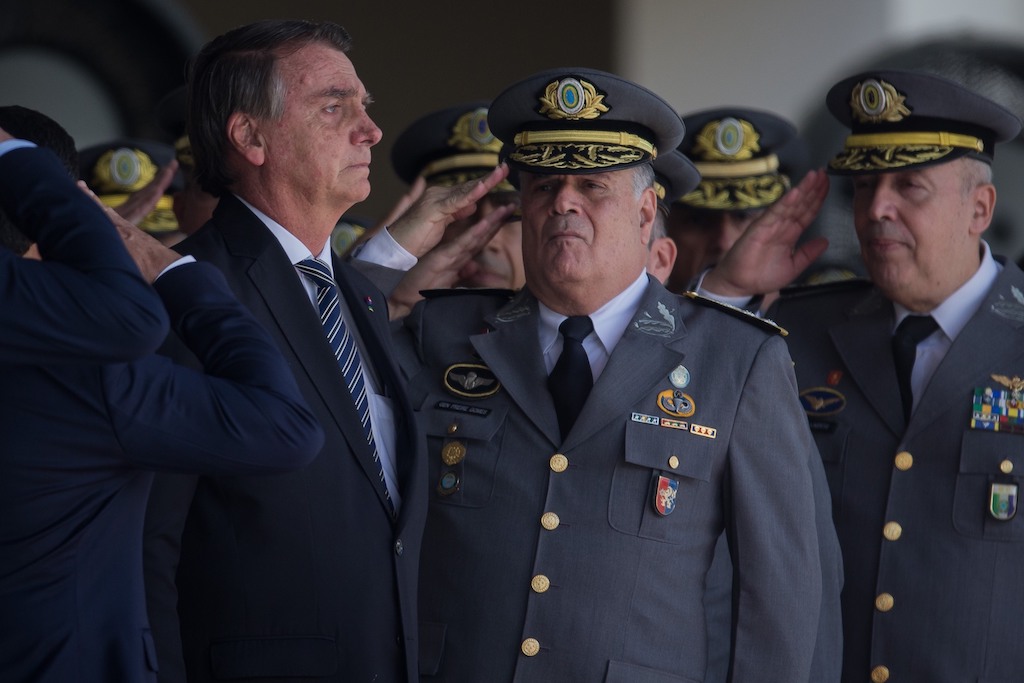 Bolsonaro protege os seus antes do adeus