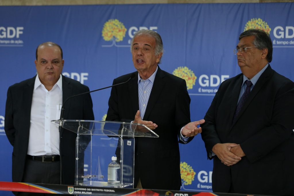 A delicada questão militar