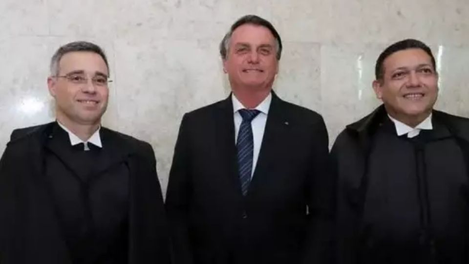 Divergência pró-golpismo