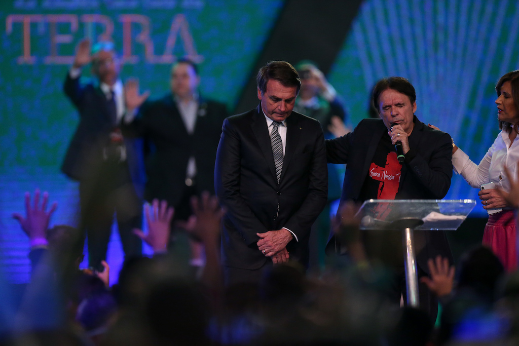 Bolsonaro contraria Guedes e trabalha para perdoar dívidas de igrejas