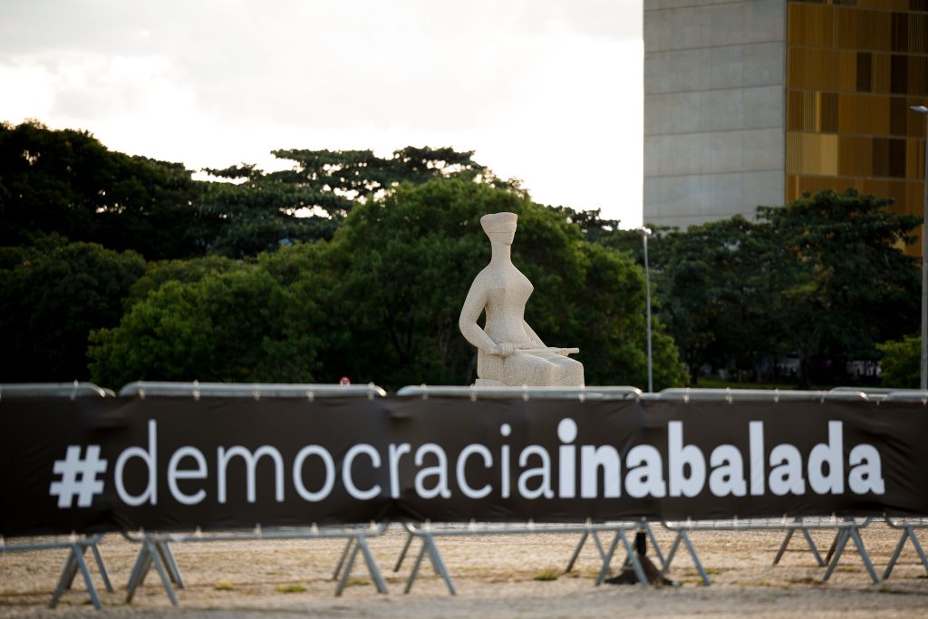 Vândalos de novo, jamais