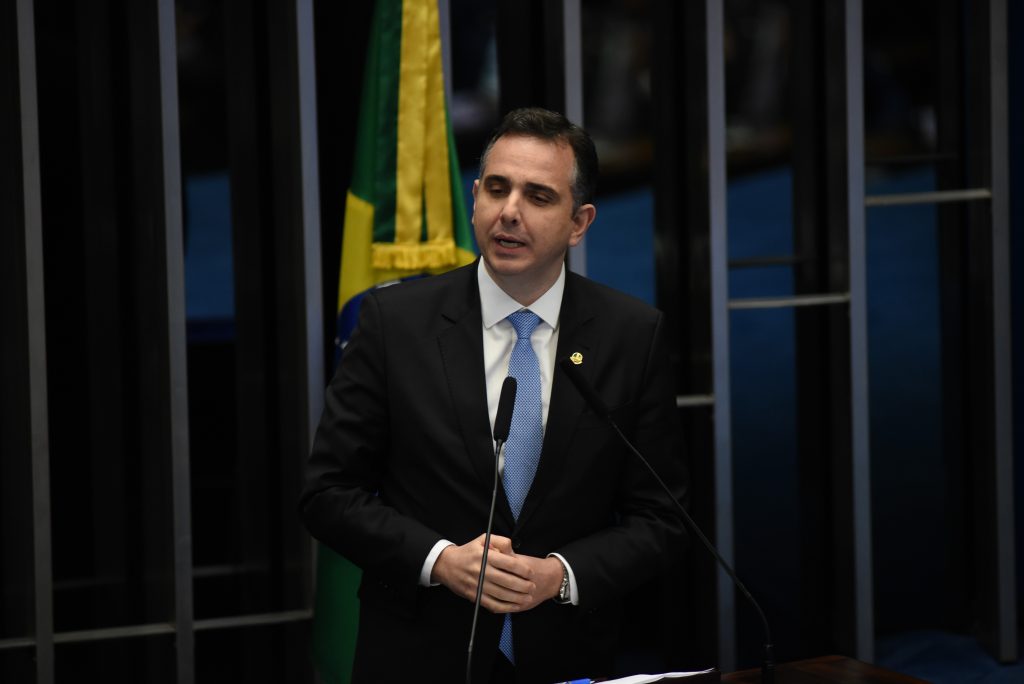 Pacheco fica