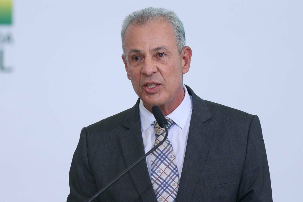 O plano B do ex-ministro Bento para o MME