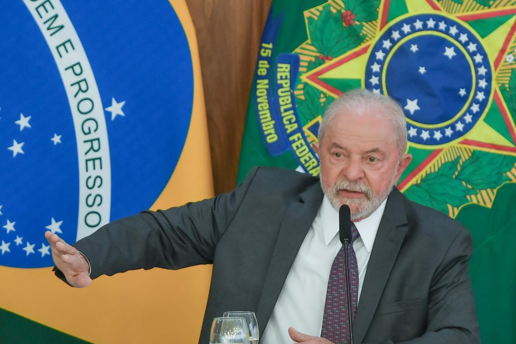 O mundo da política olha o BC