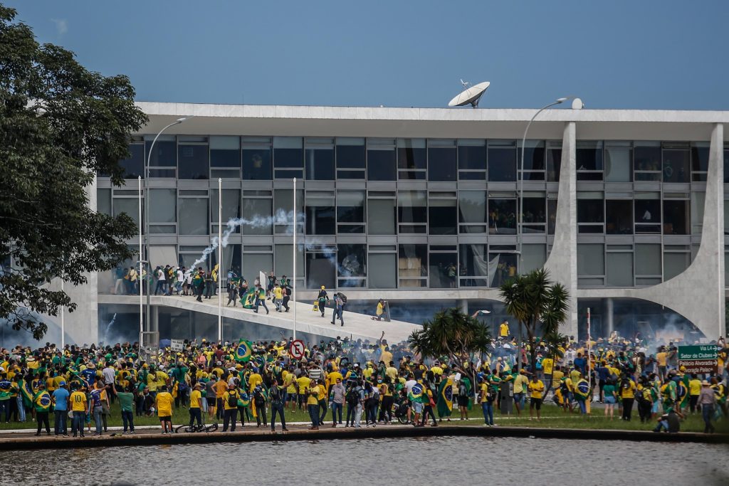 Mais de 800 denunciados