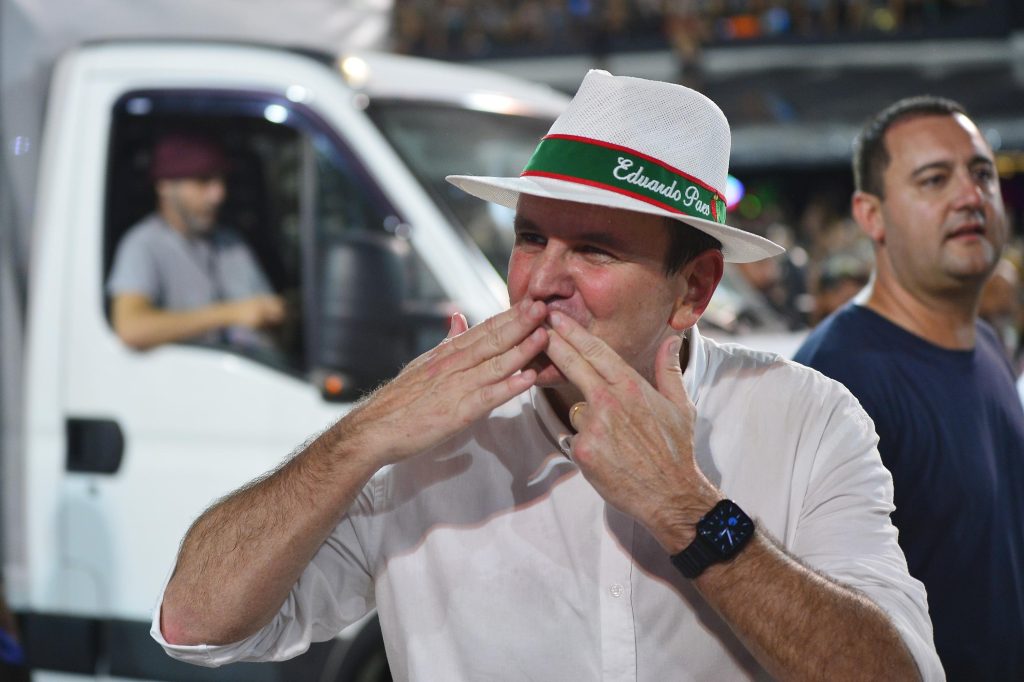 Paes festeja
