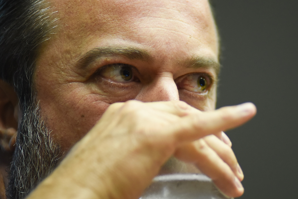 Alexandre Silveira sob fritura