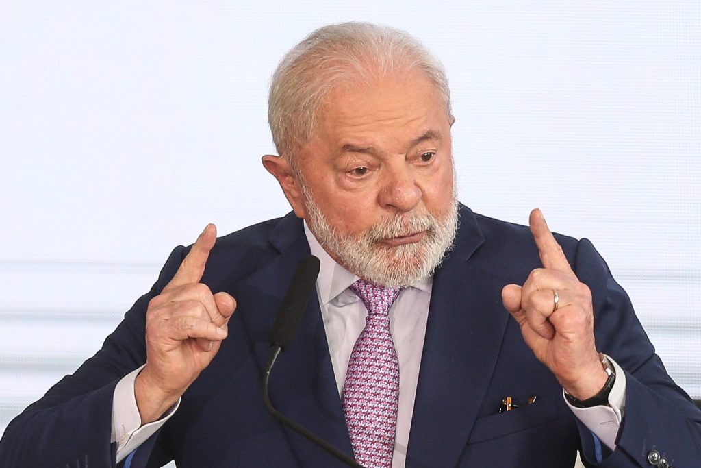 Lula tem pneumonia