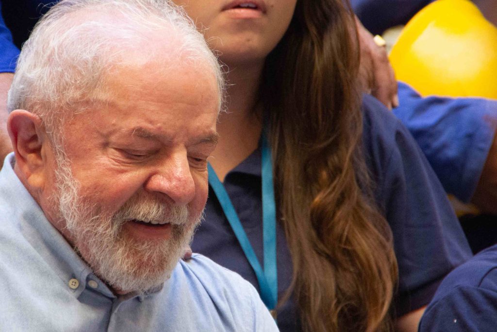 Menos, Lula