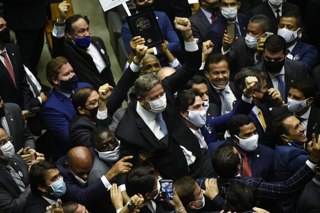 Bolsonaro pode criar ministérios para acomodar centrão