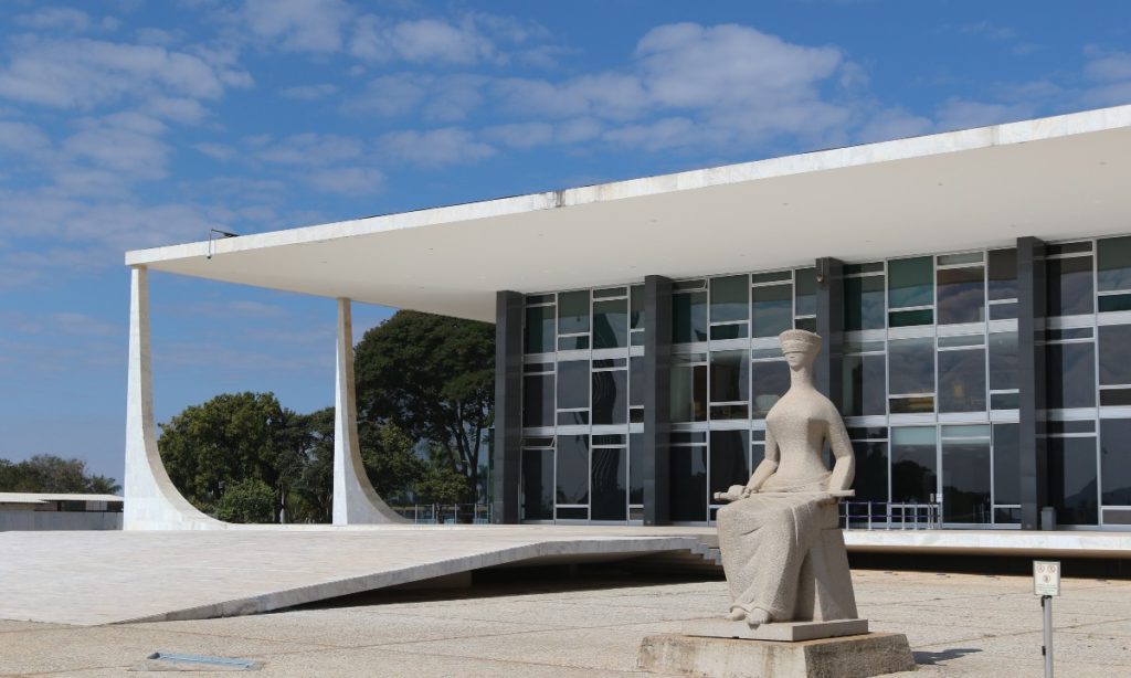 Saída pelo Supremo