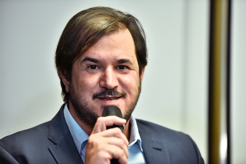De braços abertos aos insatisfeitos