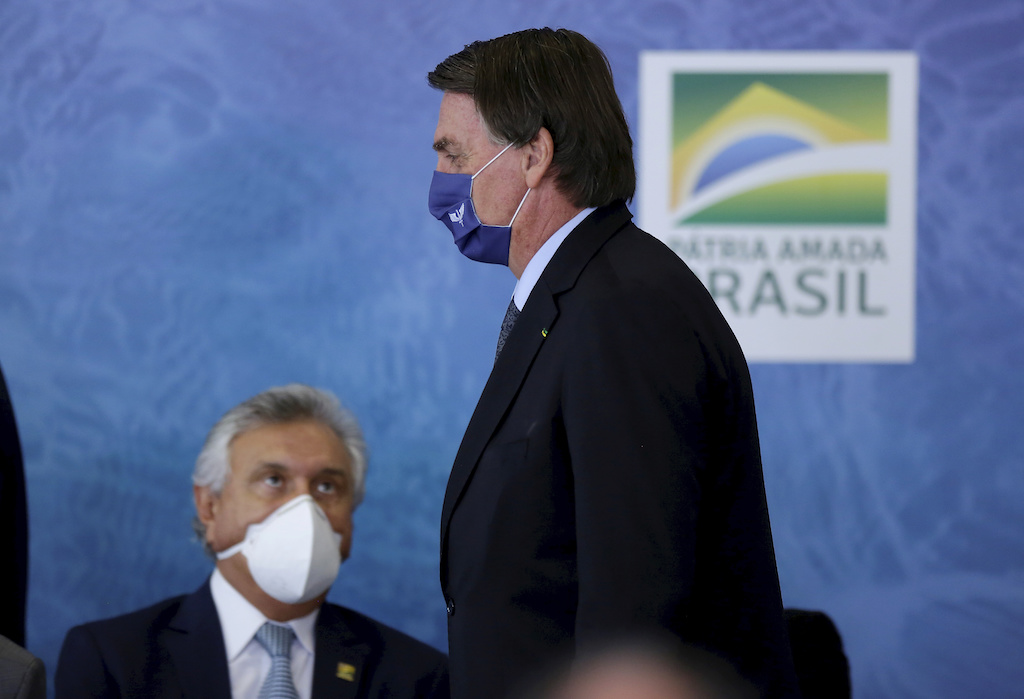 Governadores pedem a Bolsonaro mais verbas, vacinas e feriados