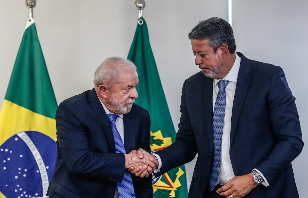 PT e PL perdem com superbloco