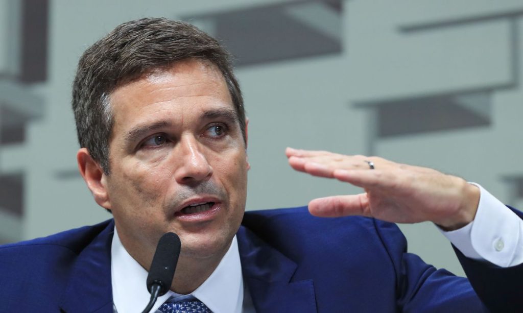 Contra Campos Neto, a serviço do governo