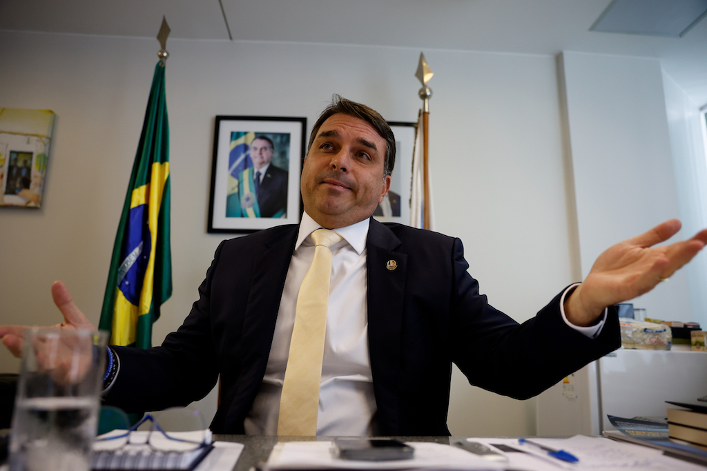 Flávio, o esquenta cadeira