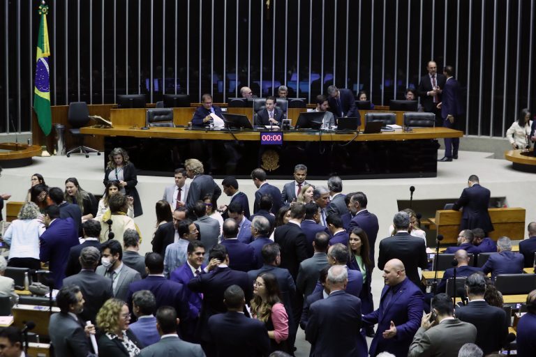 Não falta base, falta dinheiro