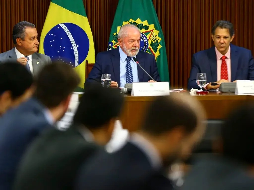 Lula em busca de alternativas