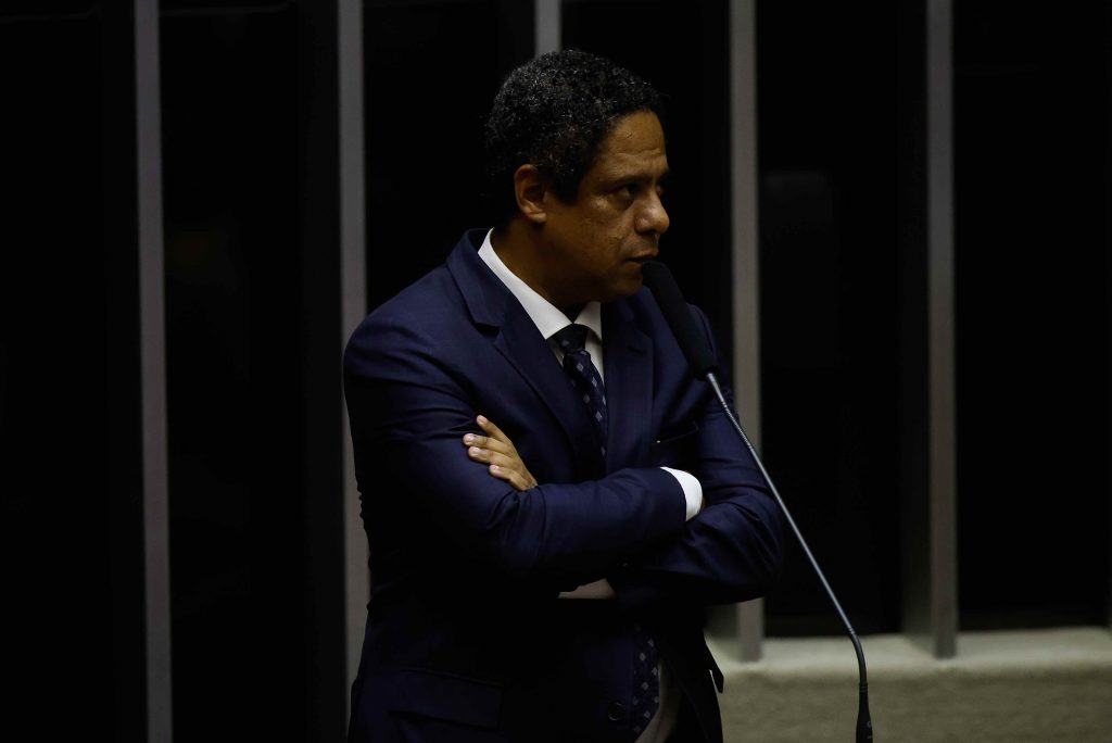 Sem pressa contra fake news
