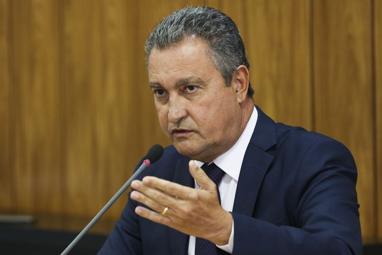 Rui Costa tenta consertar