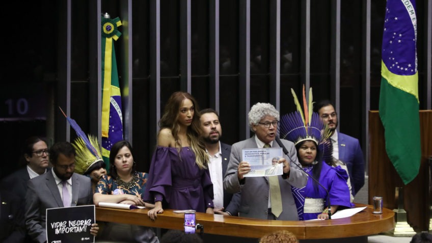 Sem brecha para impeachment