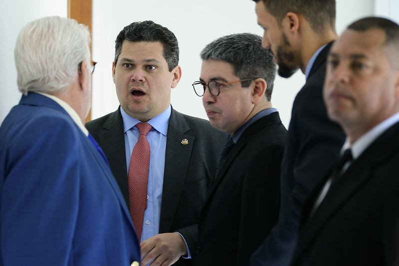 Evitando Alcolumbre