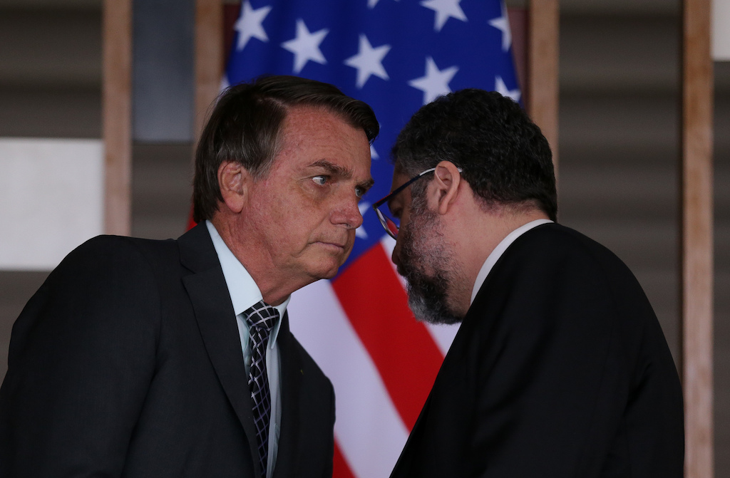 Ernesto Araújo teve o sinal verde para cair atirando