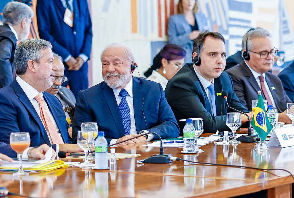 De Lira para Lula: controle seu bode