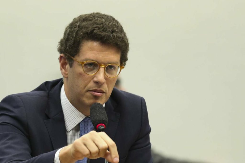 Salles perde força